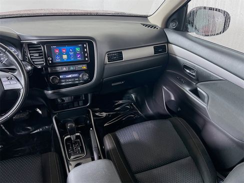 Used 2018 Mitsubishi Outlander SE image 21
