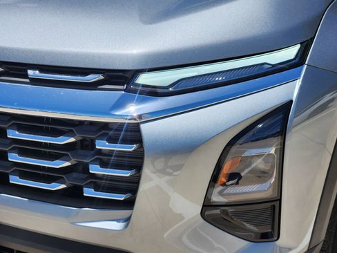 New 2027 Chevrolet Equinox LT FWD image 9