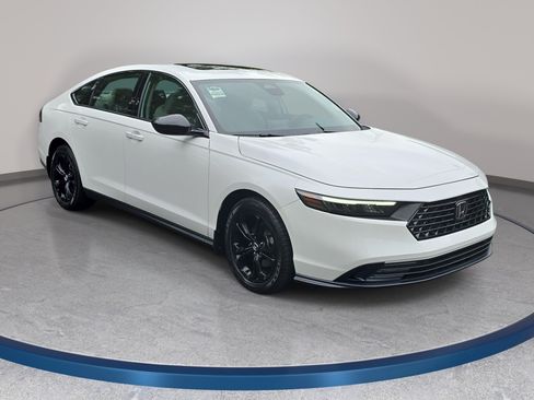 Certified 2025 Honda Accord SE image 3