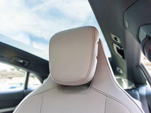 Certified 2022 Porsche Taycan 4 Cross Turismo image 28