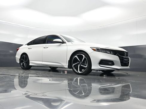 Used 2019 Honda Accord Sport image 3