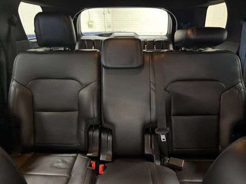 Used 2018 Ford Explorer XLT w/ Equipment Group 202A AWD/4WD image 13