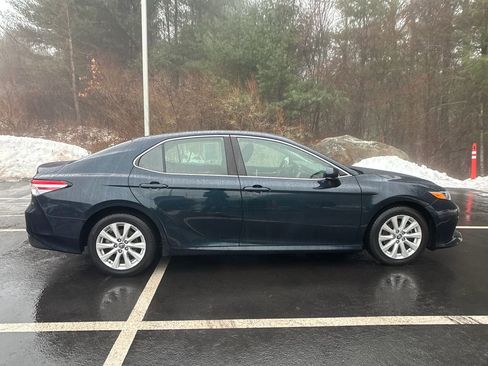 Used 2018 Toyota Camry LE image 6