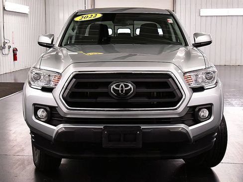 Used 2022 Toyota Tacoma SR5 AWD/4WD image 2