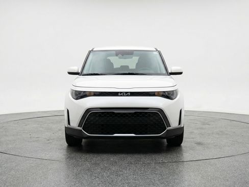 Used 2025 Kia Soul LX w/ LX Technology Package FWD image 2