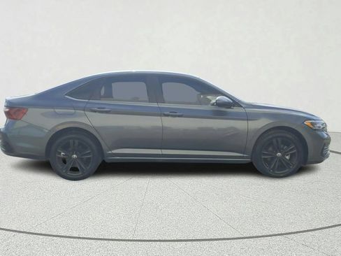 Used 2023 Volkswagen Jetta SE FWD image 7