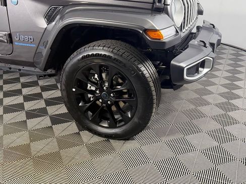 Certified 2025 Jeep Wrangler Unlimited Sahara w/ Safety Group AWD/4WD image 12