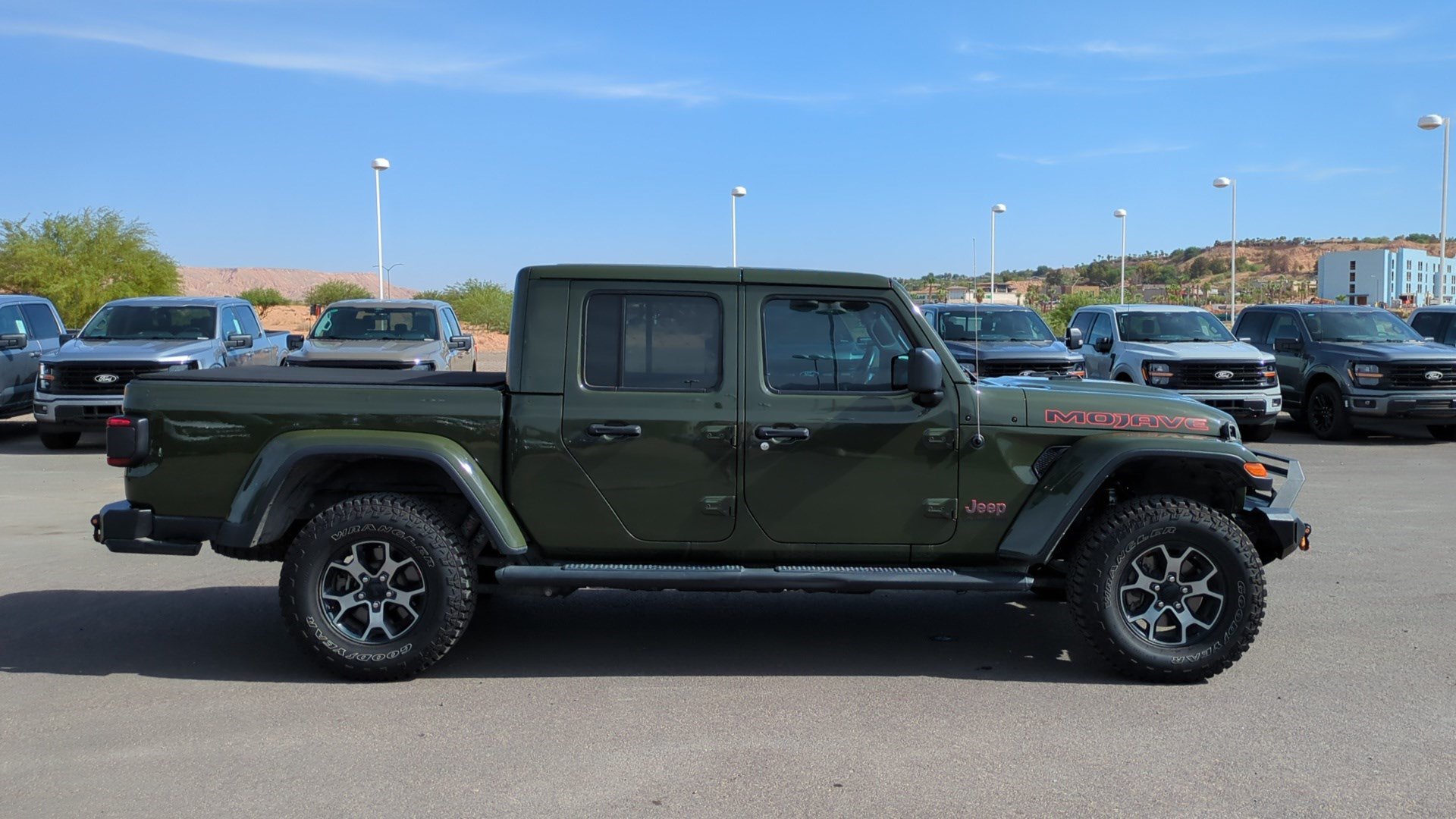 Used 2021 Jeep Gladiator Mojave AWD/4WD image 2