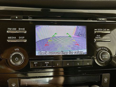 Used 2017 Nissan Rogue SV AWD/4WD image 13