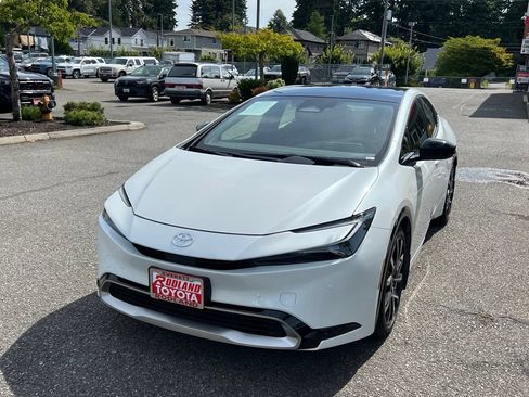Certified 2026 Toyota Prius Plug-In Hybrid FWD image 4
