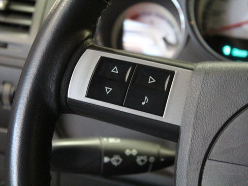 Used 2010 Dodge Challenger R/T image 10