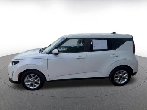 Used 2025 Kia Soul LX w/ LX Technology Package FWD image 9