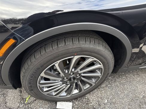 Used 2025 Lincoln Corsair Reserve image 8