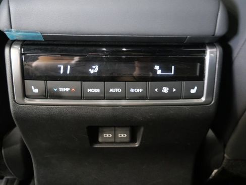Used 2024 Lexus GX 550 w/ Accessory Package (2T) AWD/4WD image 40