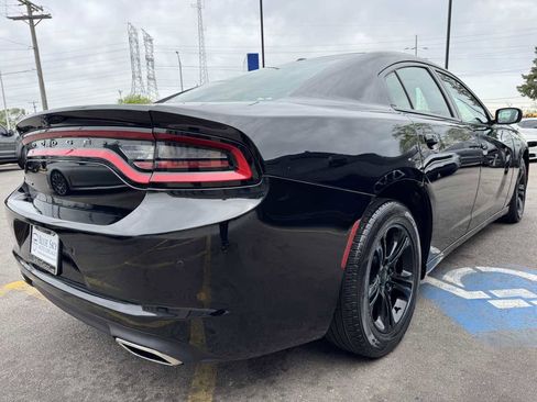 Used 2019 Dodge Charger SXT w/ Leather Interior Group RWD image 5