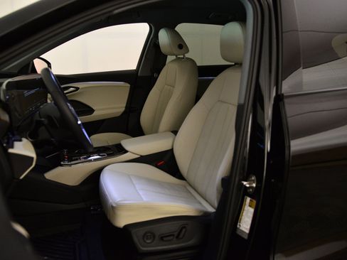 Used 2025 Audi Q6 e-tron Premium w/ Convenience Package image 4