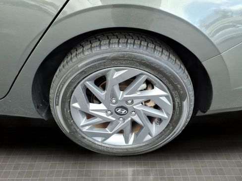 Used 2024 Hyundai Elantra SEL image 12