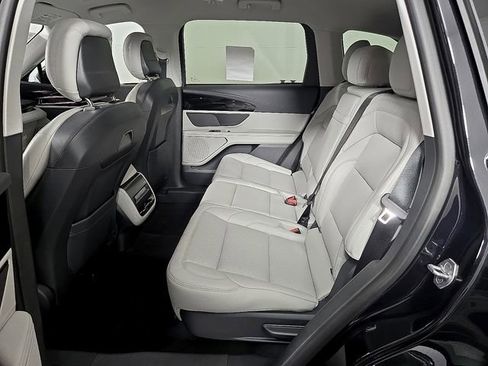 Used 2026 Lincoln Nautilus Premier AWD/4WD image 9