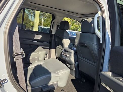 New 2026 Ford Expedition Active image 17