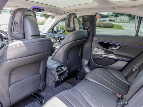 Used 2025 Mercedes-Benz E 350 Sedan w/ Multicontour Seating Package image 20