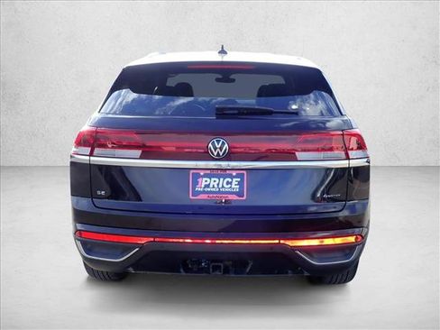 Used 2024 Volkswagen Atlas Cross Sport SE image 3