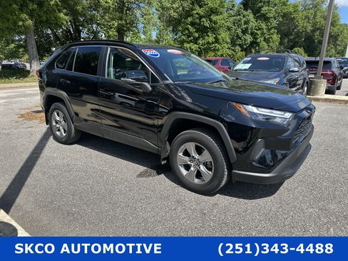 Used 2022 Toyota RAV4 XLE w/ Convenience Package image 7