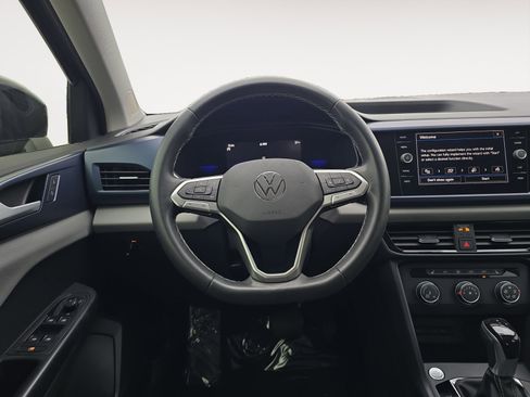 Certified 2022 Volkswagen Taos SE image 13