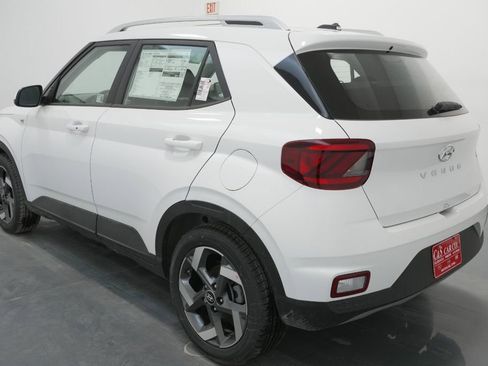 New 2025 Hyundai Venue SEL image 16