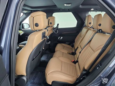 New 2025 Land Rover Discovery Dynamic SE image 18