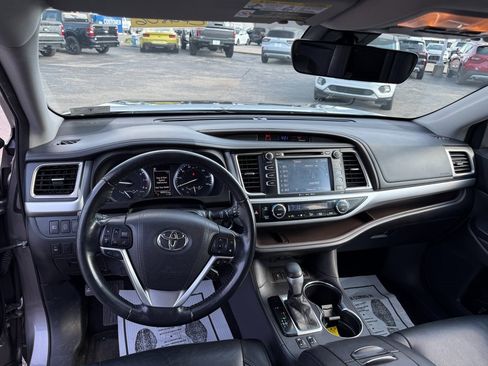 Used 2017 Toyota Highlander XLE image 15