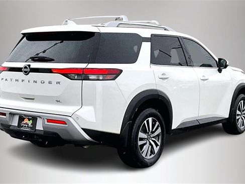 Used 2024 Nissan Pathfinder SL w/ Lighting Package (N92) image 5