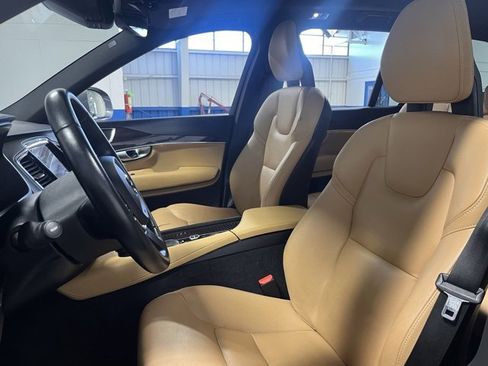 Used 2017 Volvo XC90 T6 Momentum w/ Vision Package image 22