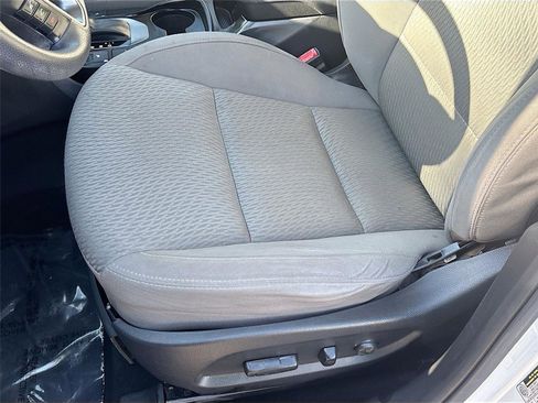 Used 2016 Hyundai Santa Fe SE image 18