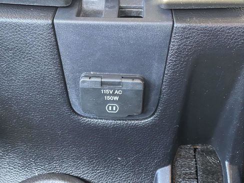 Used 2012 Jeep Wrangler Unlimited Sahara image 27