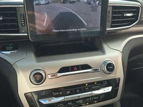 Certified 2021 Ford Explorer XLT w/ Equipment Group 202A RWD image 10