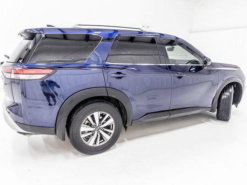 Used 2022 Nissan Pathfinder SL w/ Lighting Package (N92) FWD image 8