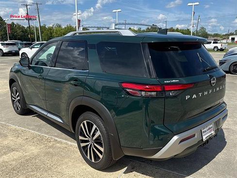 Certified 2025 Nissan Pathfinder Platinum w/ Cargo Package FWD image 5