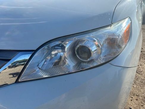 Used 2017 Toyota Sienna XLE w/ XLE Navigation Package AWD/4WD image 12