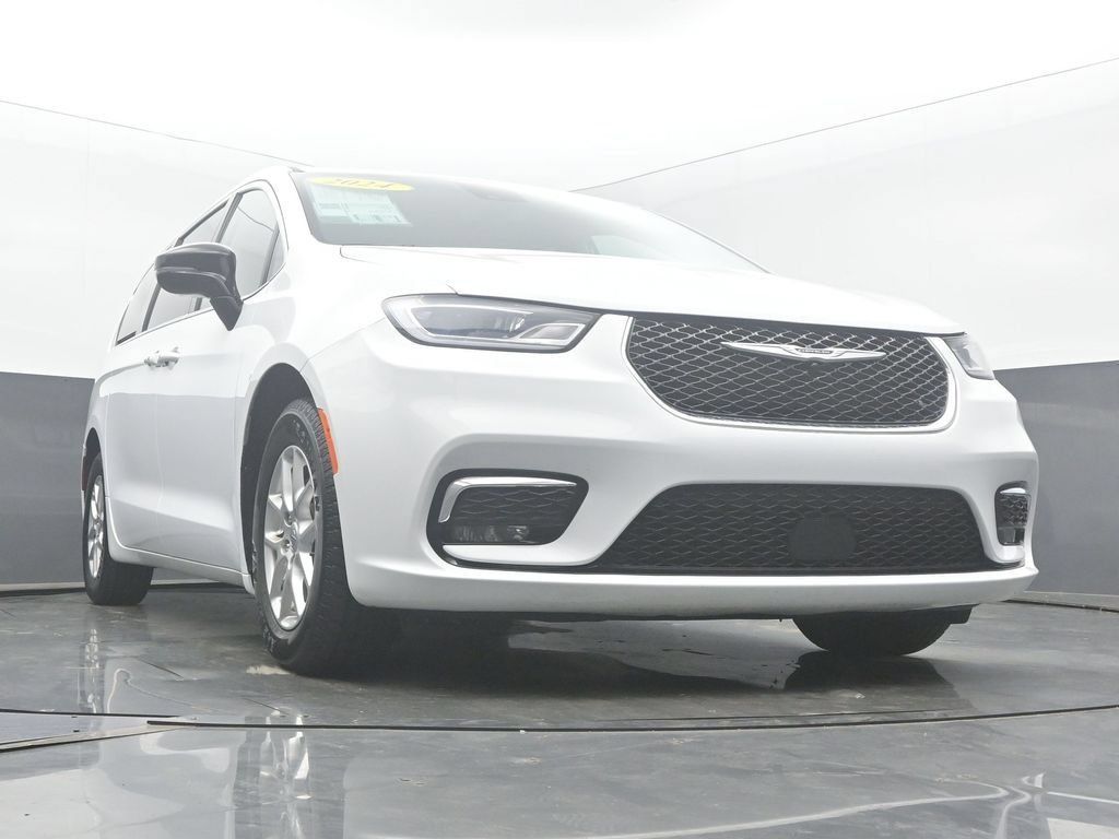 Used 2024 Chrysler Pacifica Touring-L FWD image 56