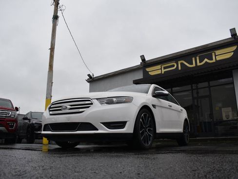 Used 2017 Ford Taurus Limited image 8