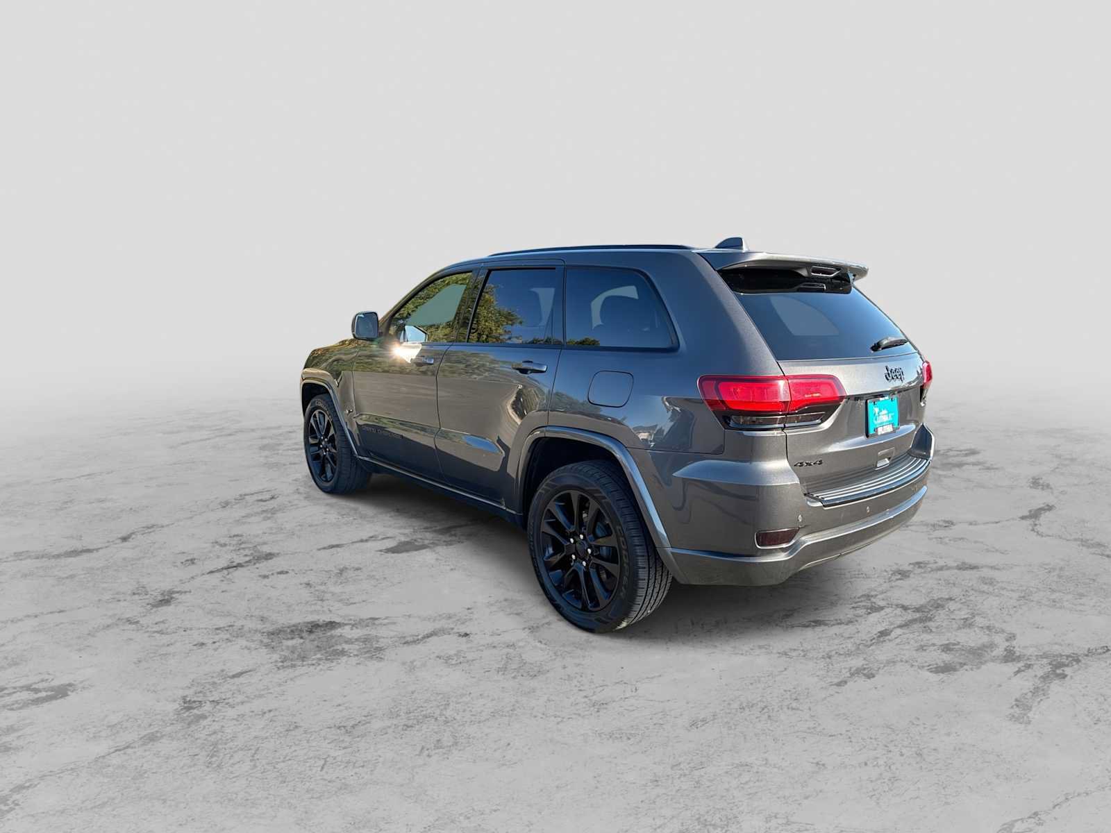 Used 2018 Jeep Grand Cherokee Altitude AWD/4WD image 6