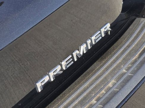 Used 2022 Chevrolet Suburban Premier image 9