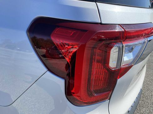 Used 2021 GMC Acadia SLT w/ Technology Package image 16