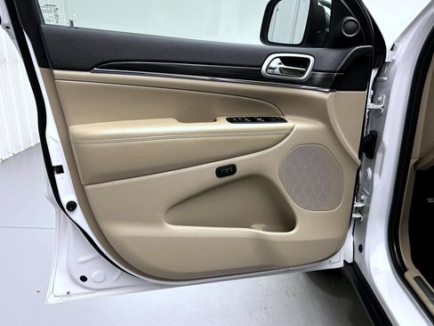 Used 2019 Jeep Grand Cherokee Limited AWD/4WD image 9