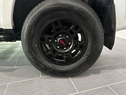 Used 2024 Toyota 4Runner SR5 Premium w/ Moonroof Package image 33