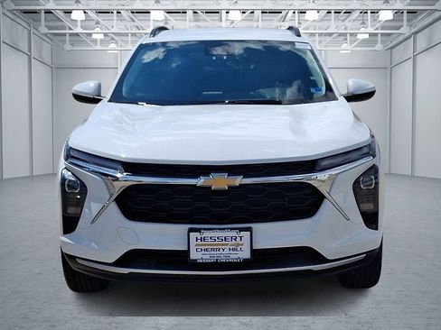 Certified 2024 Chevrolet Trax LT FWD image 3