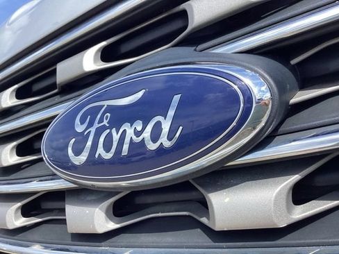 Used 2017 Ford Explorer XLT w/ Equipment Group 202A AWD/4WD image 4