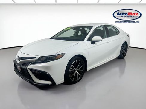 Used 2024 Toyota Camry SE FWD image 4