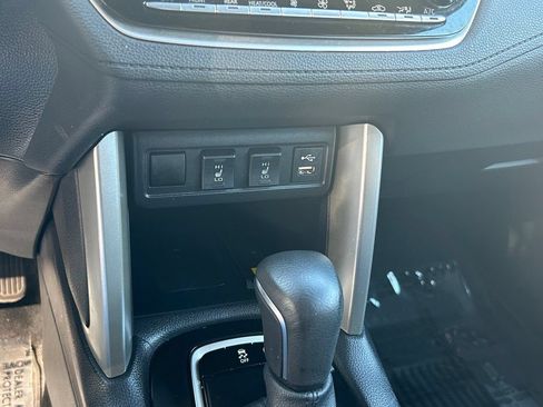 Used 2022 Toyota Corolla Cross XLE FWD image 20