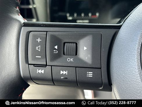 Certified 2025 Nissan Kicks SR FWD image 32